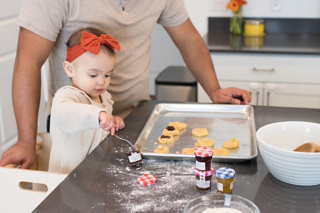 https://sprout-kids.com/cdn/shop/files/Making_Cookies_at_Toddler_Tower_1024x1024.jpg?v=1692647936