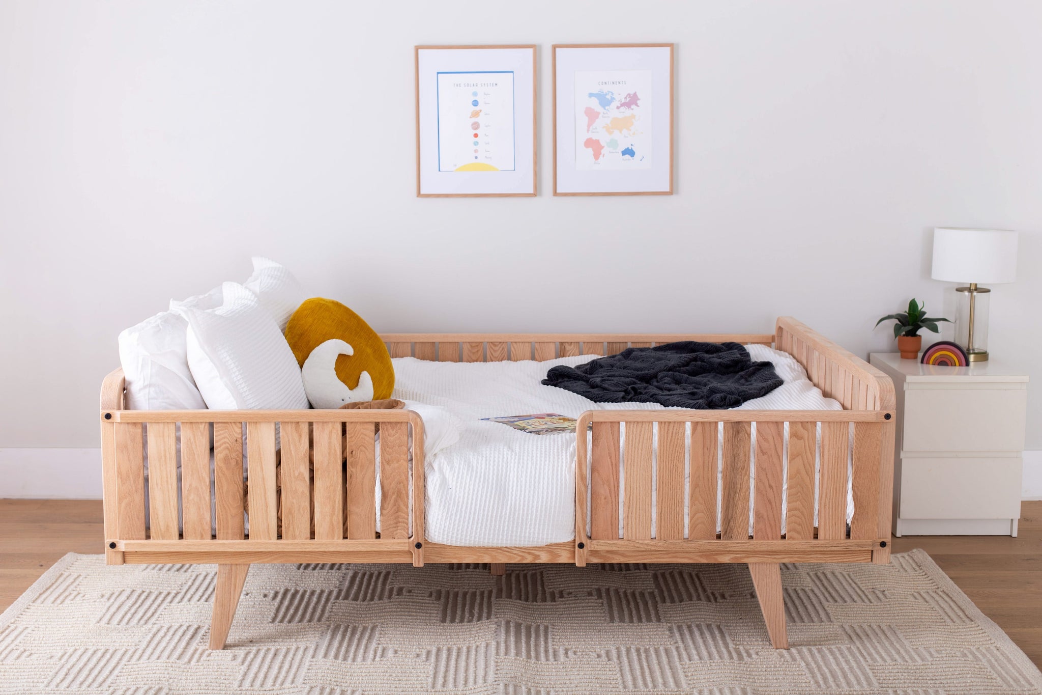 Sosta Wooden Montessori Floor Bed with Rails – Sprout